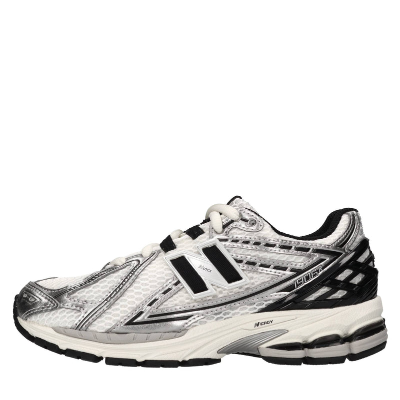 Sneakers in tessuto, ecopelle e altre materie 