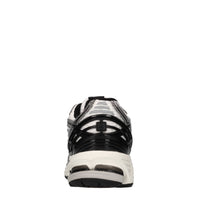 Sneakers in tessuto, ecopelle e altre materie 