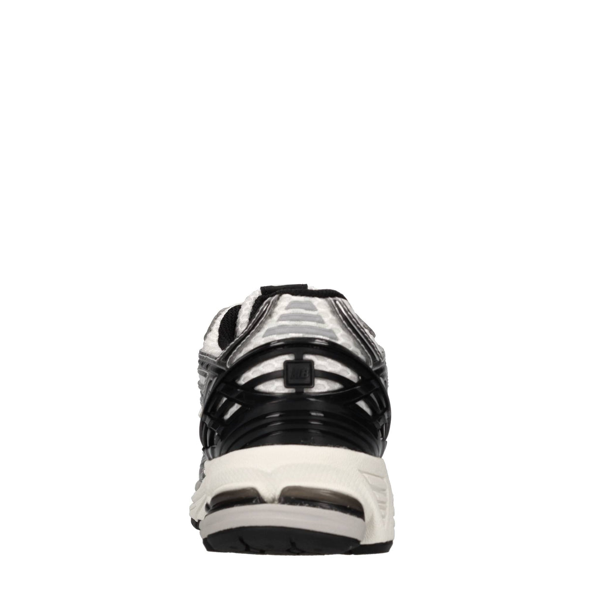 Sneakers in tessuto, ecopelle e altre materie 