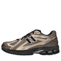 Sneakers in tessuto, ecopelle e altre materie 