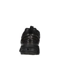 Sneakers in tessuto e altre materie 