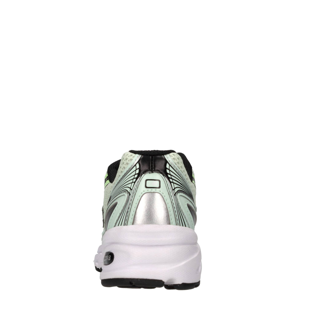 Sneakers in tessuto e altre materie 