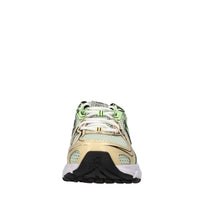 Sneakers in tessuto e altre materie 