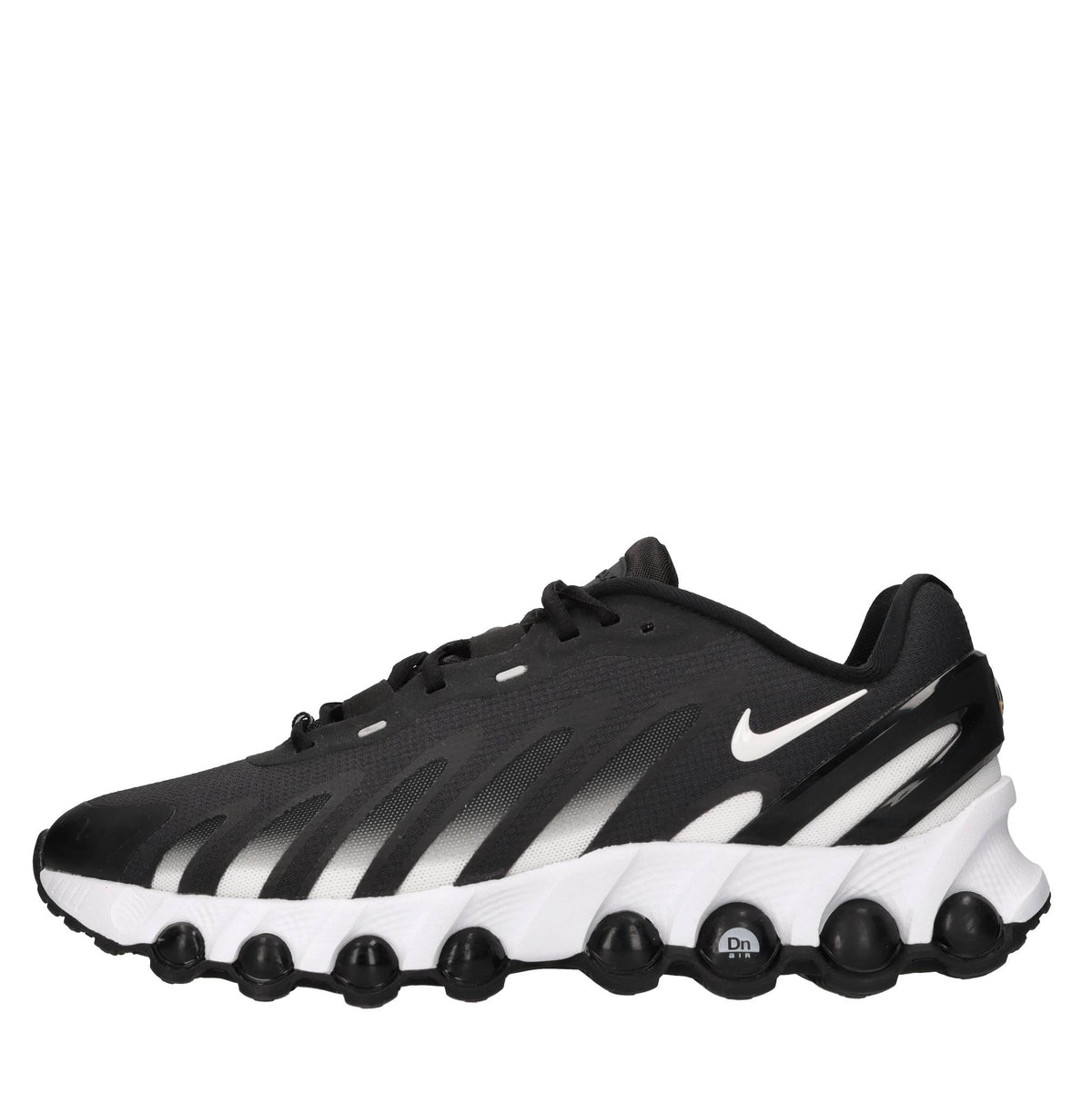 Sneakers in tessuto e altre materie 