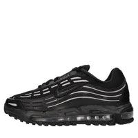 Sneakers in pelle, tessuto e altre materie 