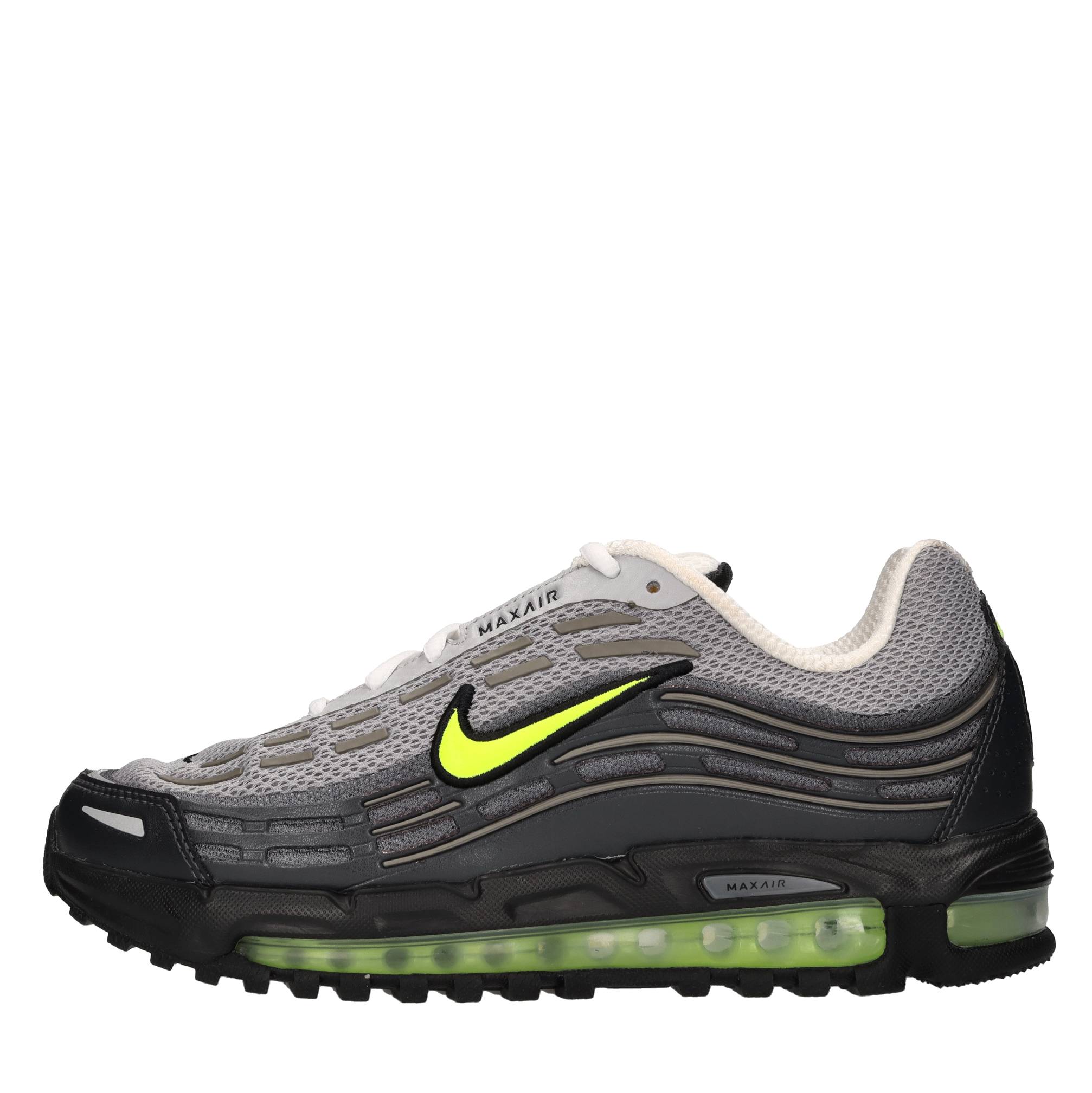 Sneakers in pelle, tessuto e altre materie 