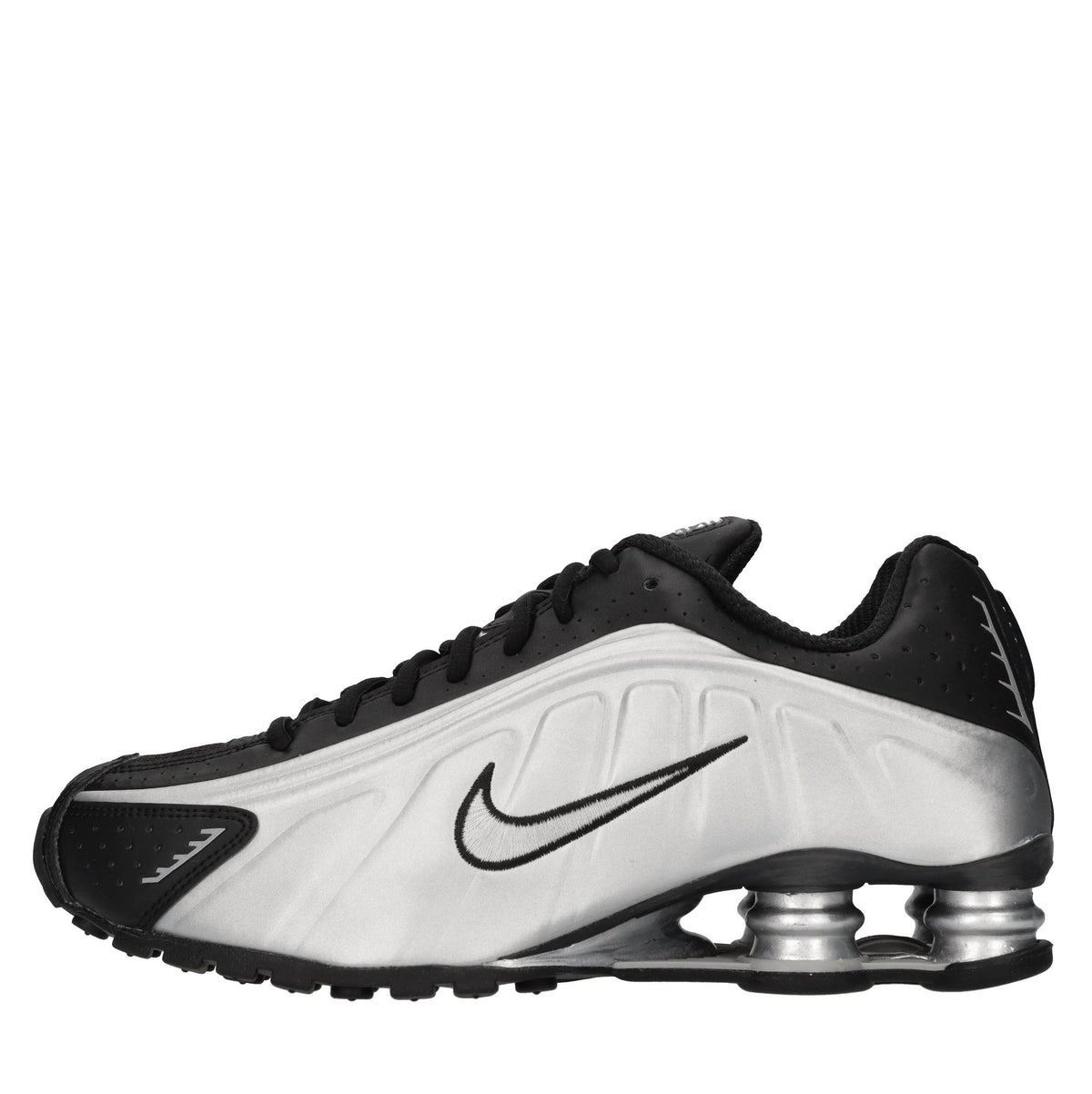 Sneakers in tessuto e altre materie 