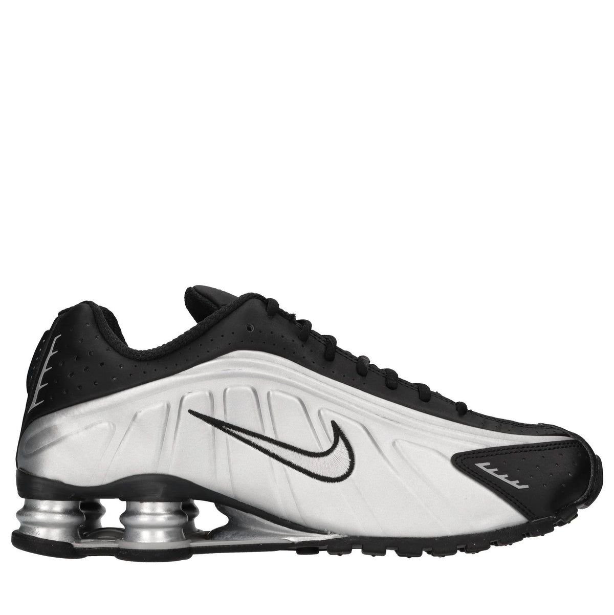 Sneakers in tessuto e altre materie 