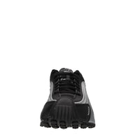 Sneakers in tessuto e altre materie 