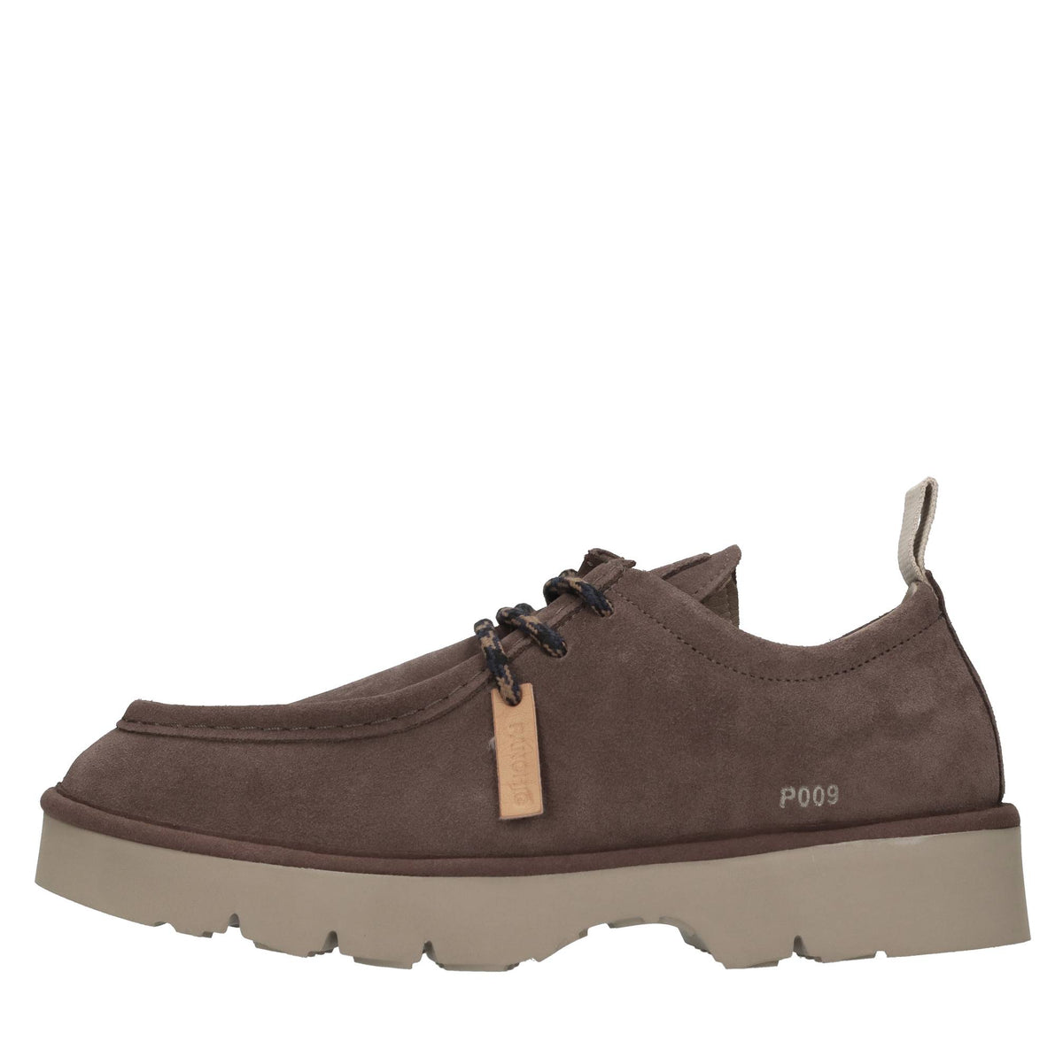 Stringate  modello P009 LACE-UP SHOE  in camoscio 