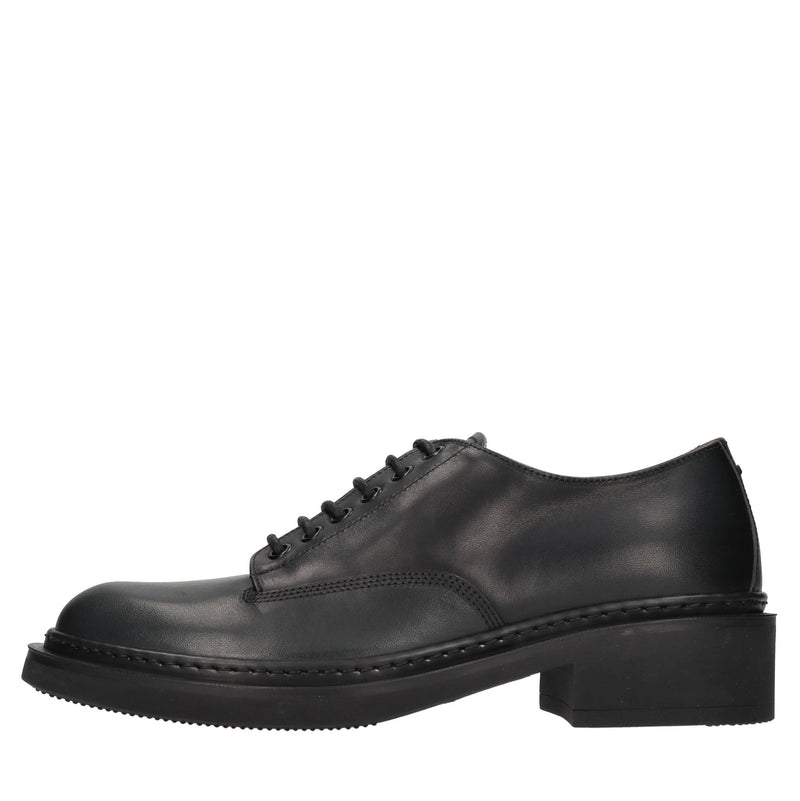 Stringate in pelle 