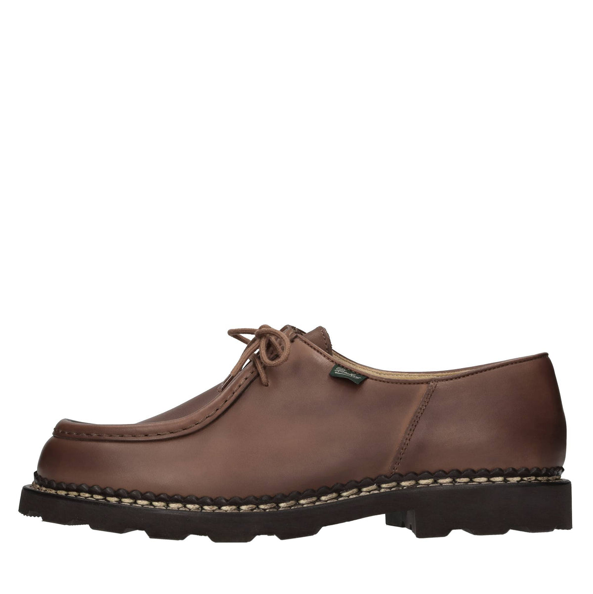 Stringate in pelle. 