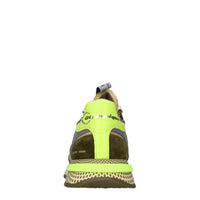 Sneakers in camoscio e tessuto 