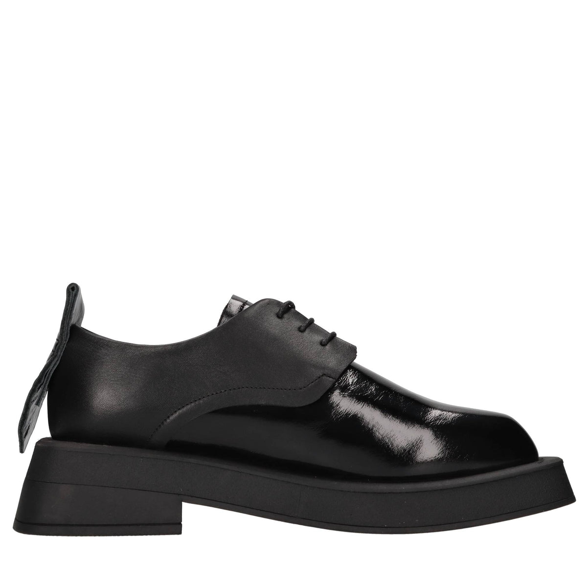 Stringate in pelle 