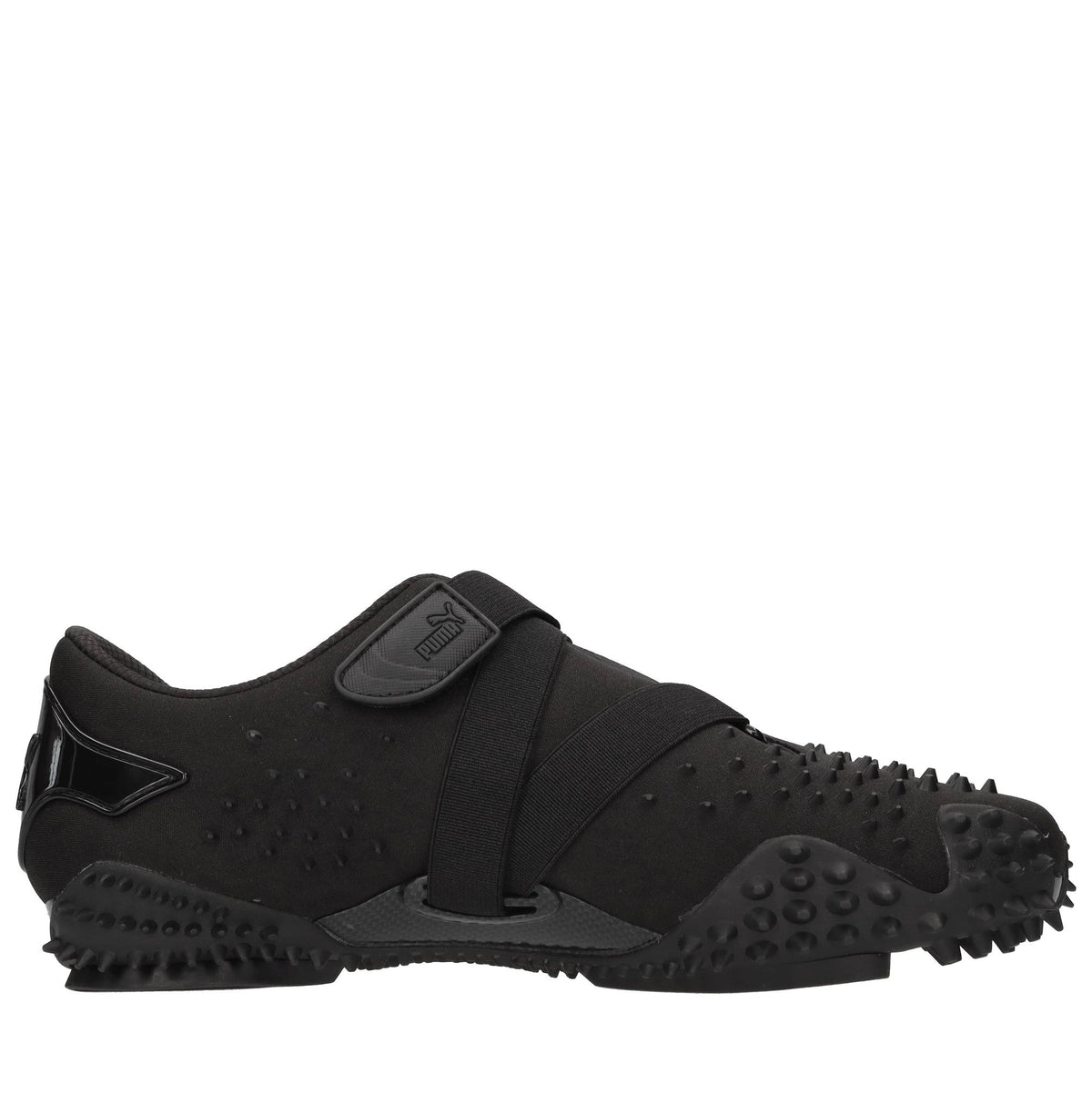 Sneakers in tessuto e altre materie 
