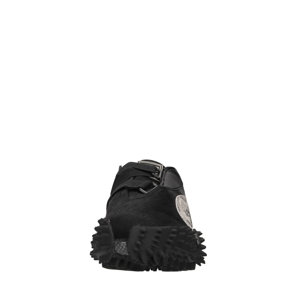 Sneakers in cavallino e altre materie 