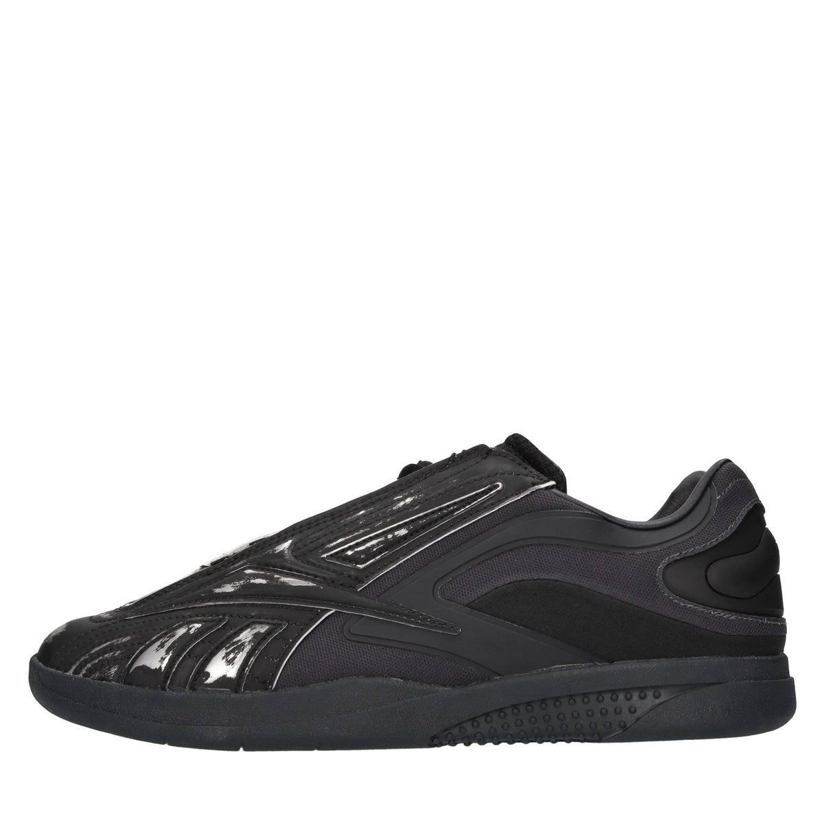 Sneakers in ecopelle, tessuto e altre materie 