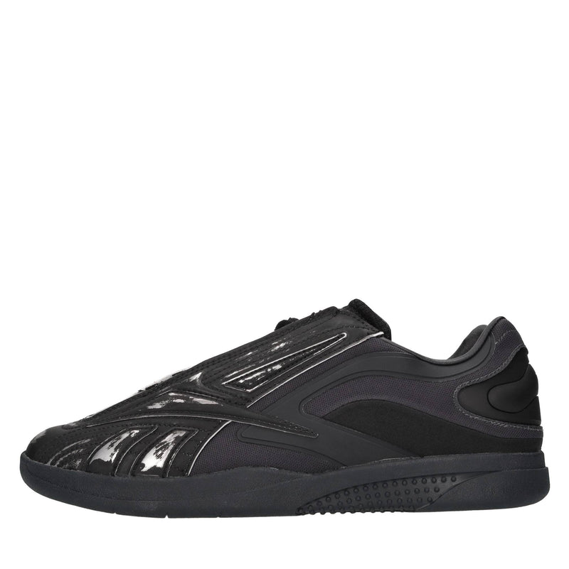 Sneakers in ecopelle, tessuto e altre materie 