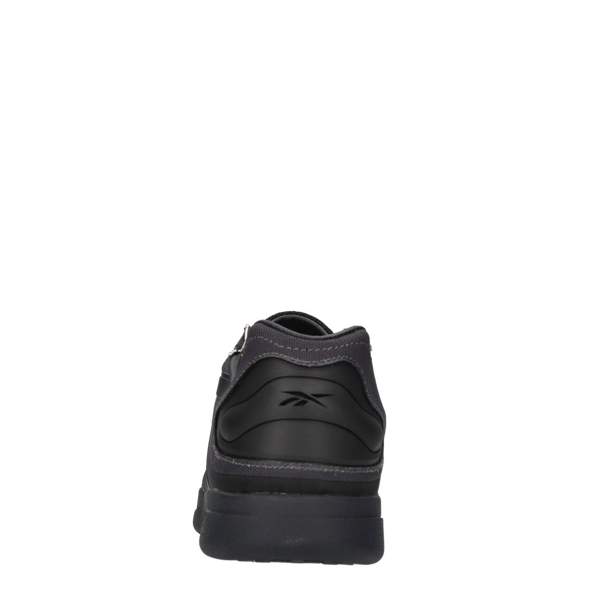 Sneakers in ecopelle, tessuto e altre materie 