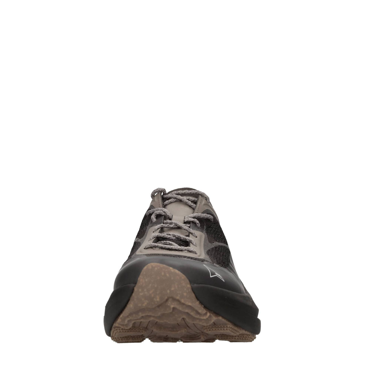 Sneakers in tessuto e altre materie 