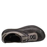 Sneakers in tessuto e altre materie 
