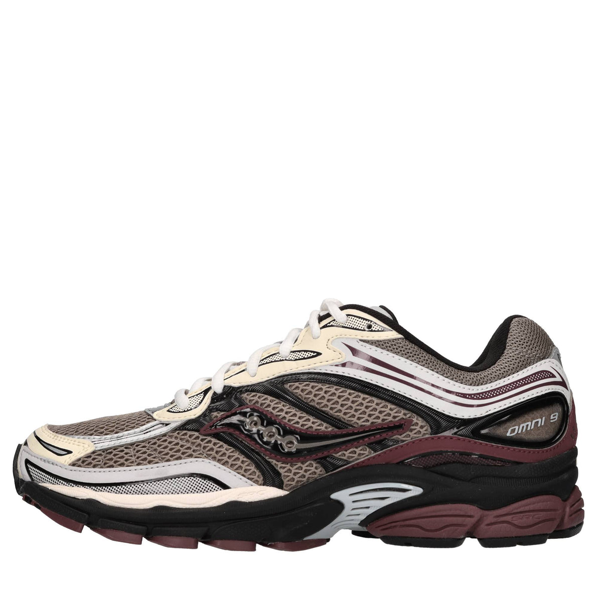 Sneakers in ecopelle, tessuto e altre materie 
