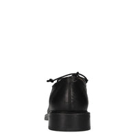 Stringate in pelle 