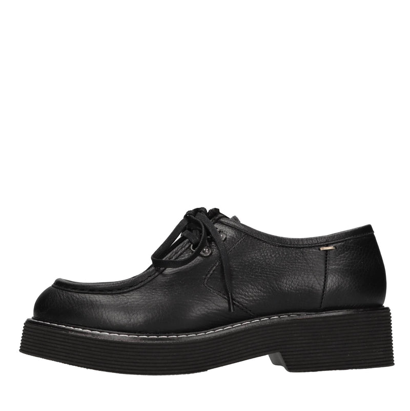 Stringate in pelle 