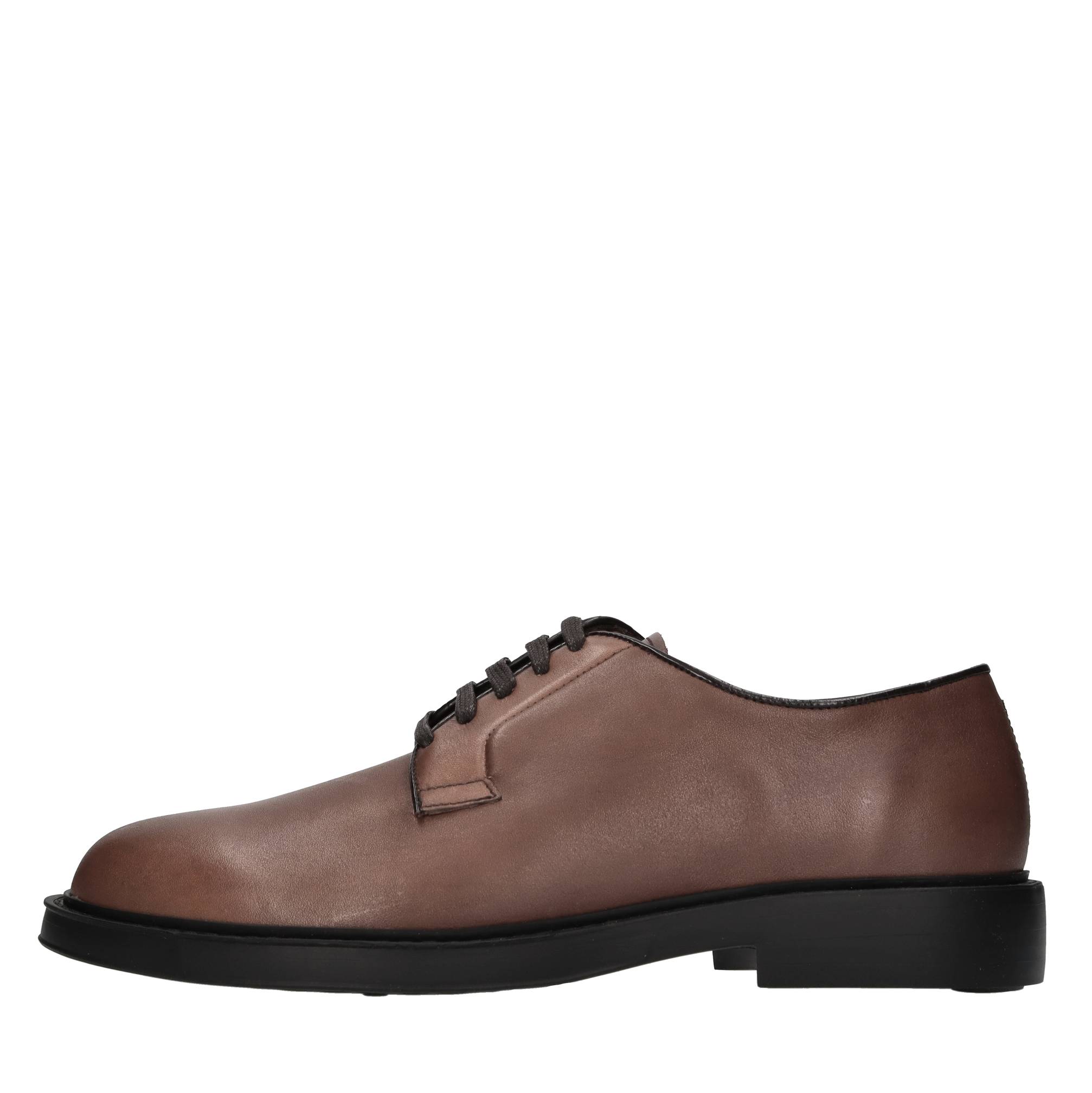 Stringate in pelle 