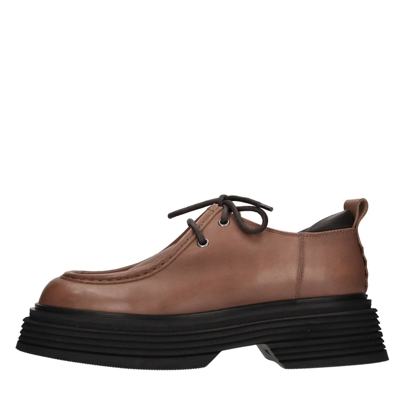 Stringate in pelle 