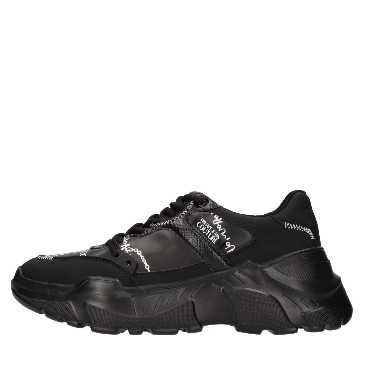 Sneakers in tessuto e altre materie 