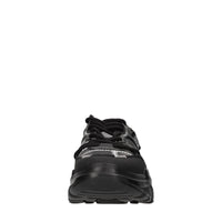 Sneakers in tessuto e altre materie 