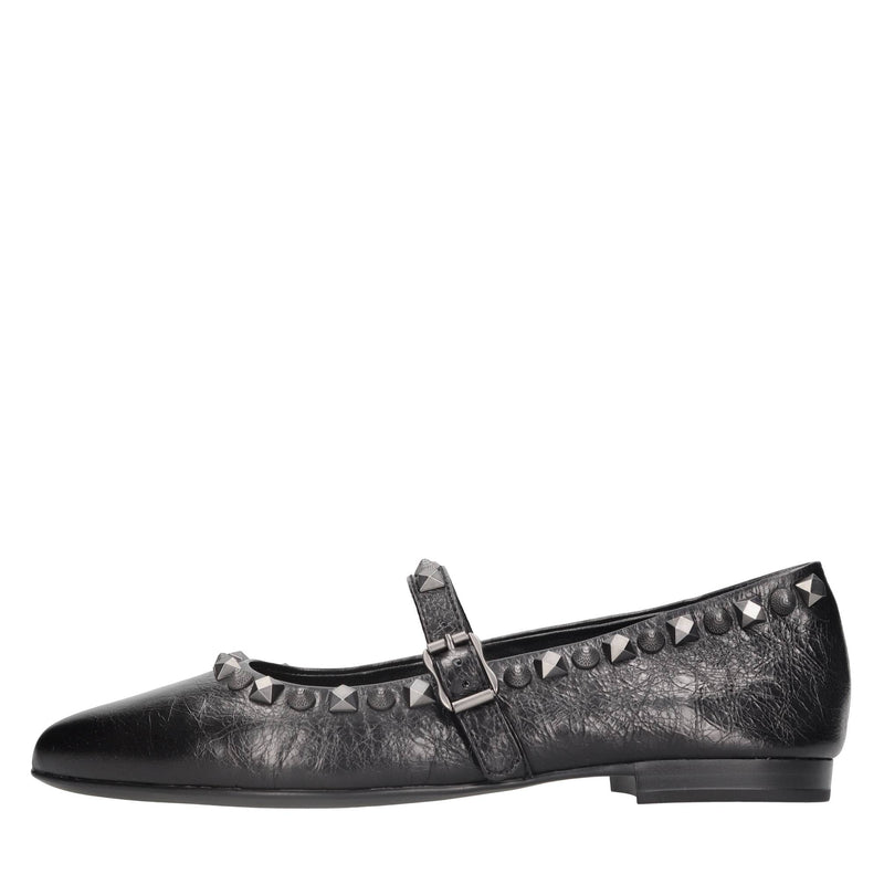 Ballerine modello Beatnik in pelle e borchie 