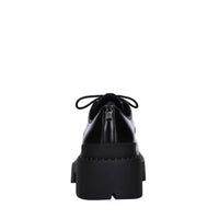 Stringate in pelle 