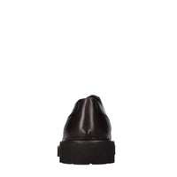 Stringate in pelle 