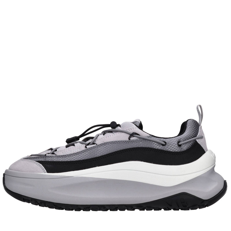 Sneakers in camoscio e tessuto 
