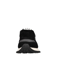 Sneakers in pelle, tessuto ed ecopelle 