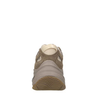 Sneakers in camoscio e tessuto 