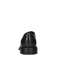 Stringate in pelle 