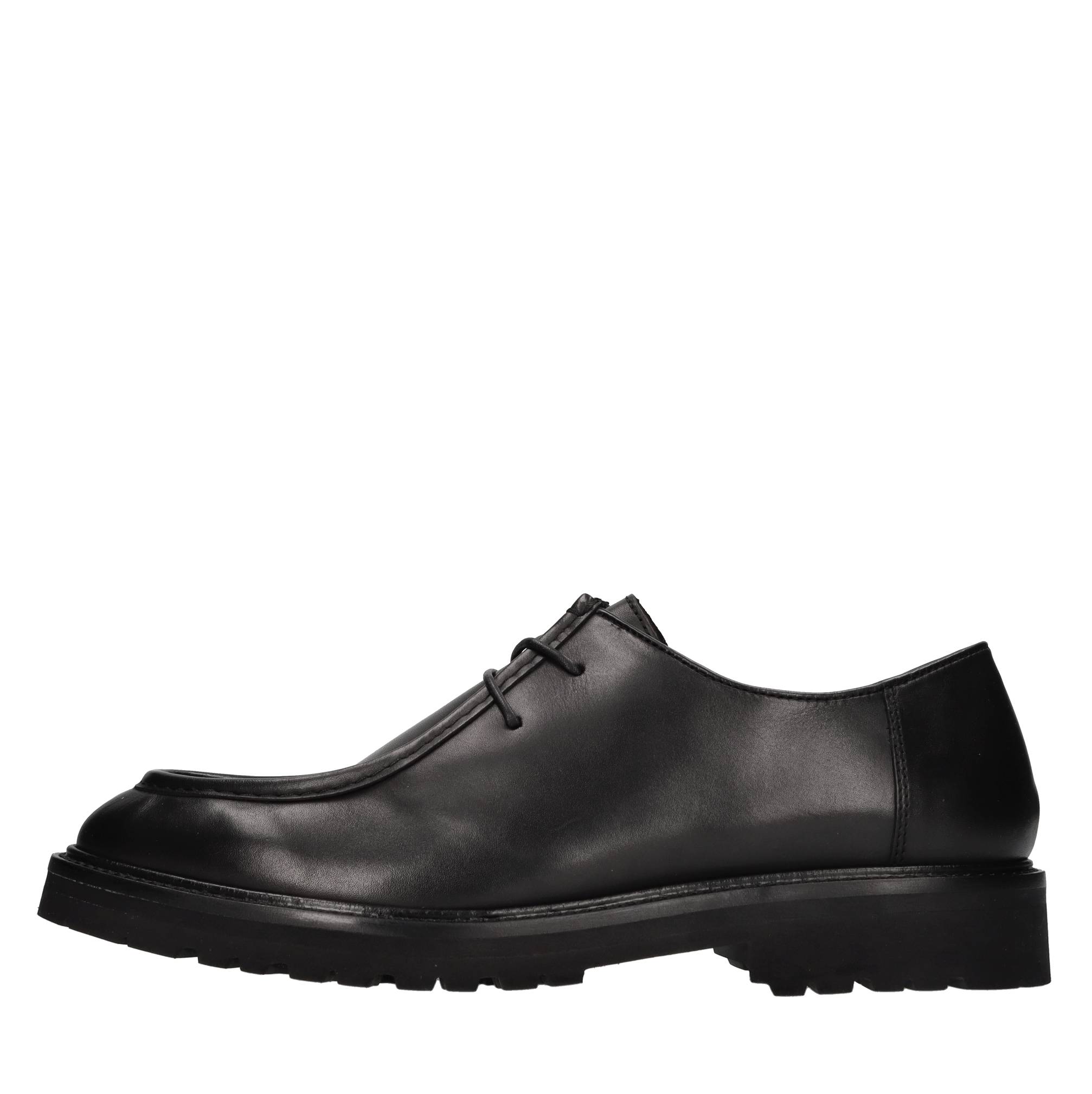 Stringate in pelle 