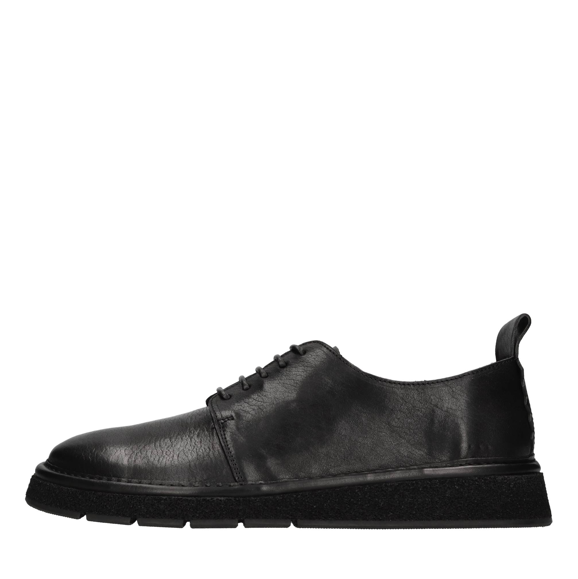 Stringate in pelle 