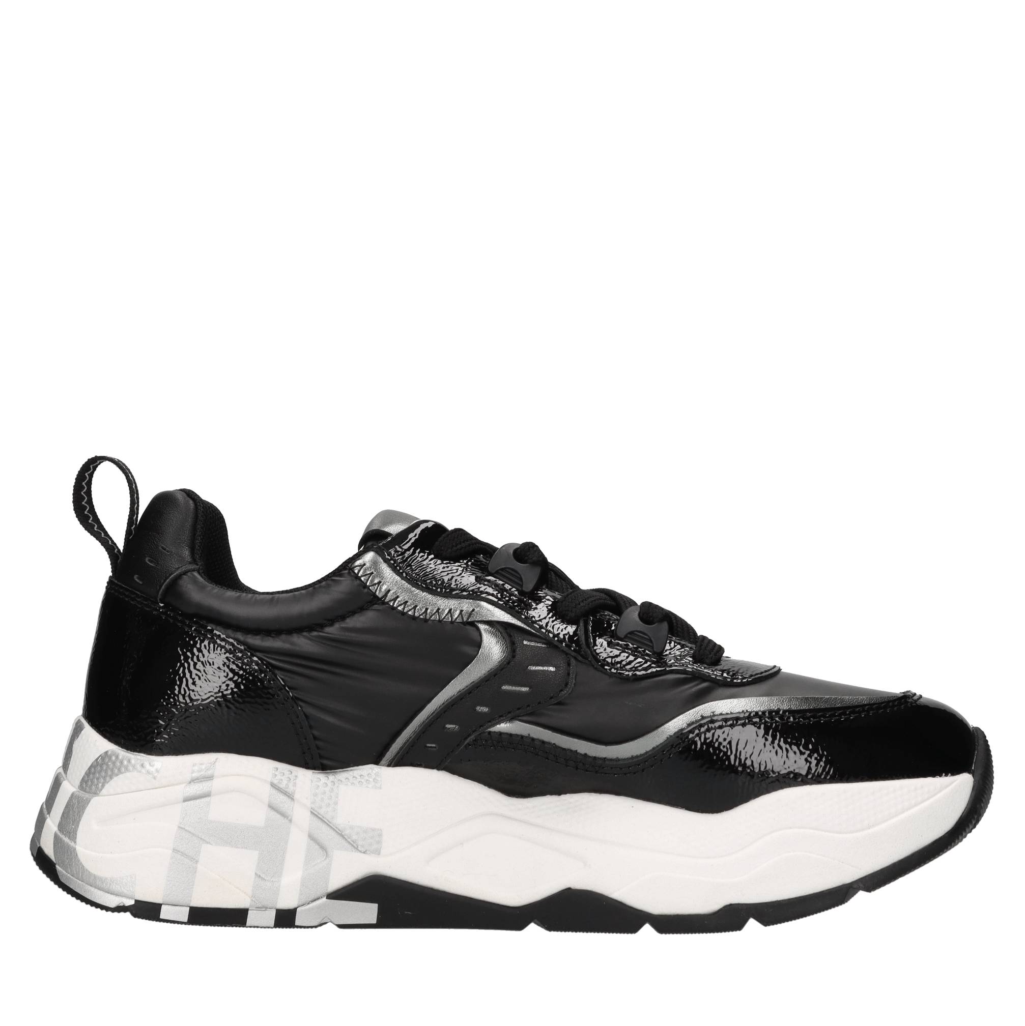 Sneakers in vernice e tessuto tecnico 