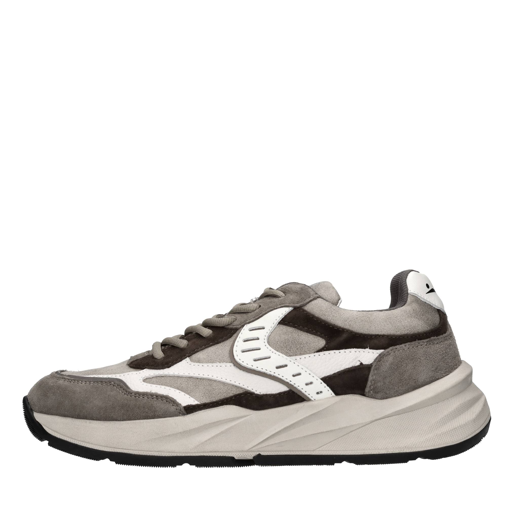 Sneakers in camoscio pelle e tessuto 