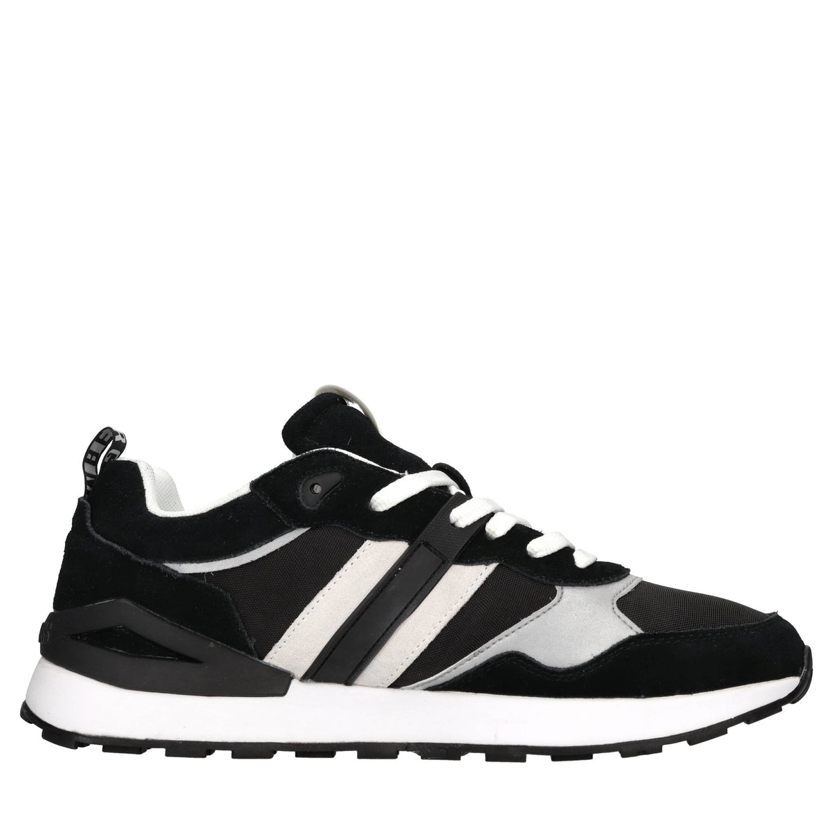 Sneakers in camoscio, ecopelle e tessuto 