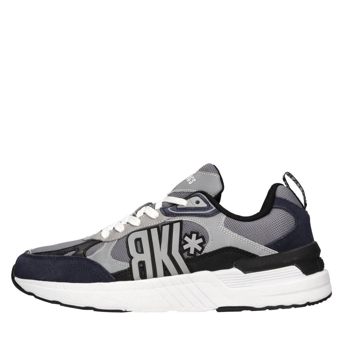 Sneakers in camoscio, ecopelle e tessuto 
