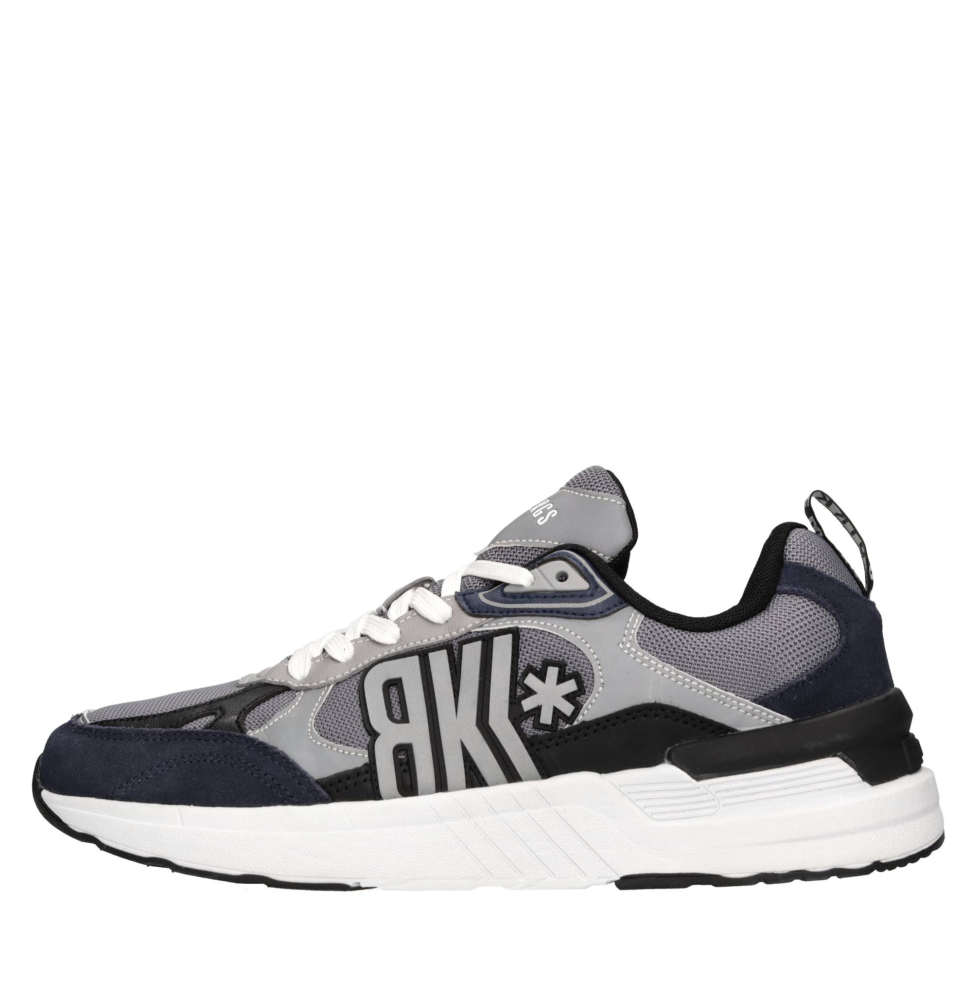Sneakers in camoscio, ecopelle e tessuto 