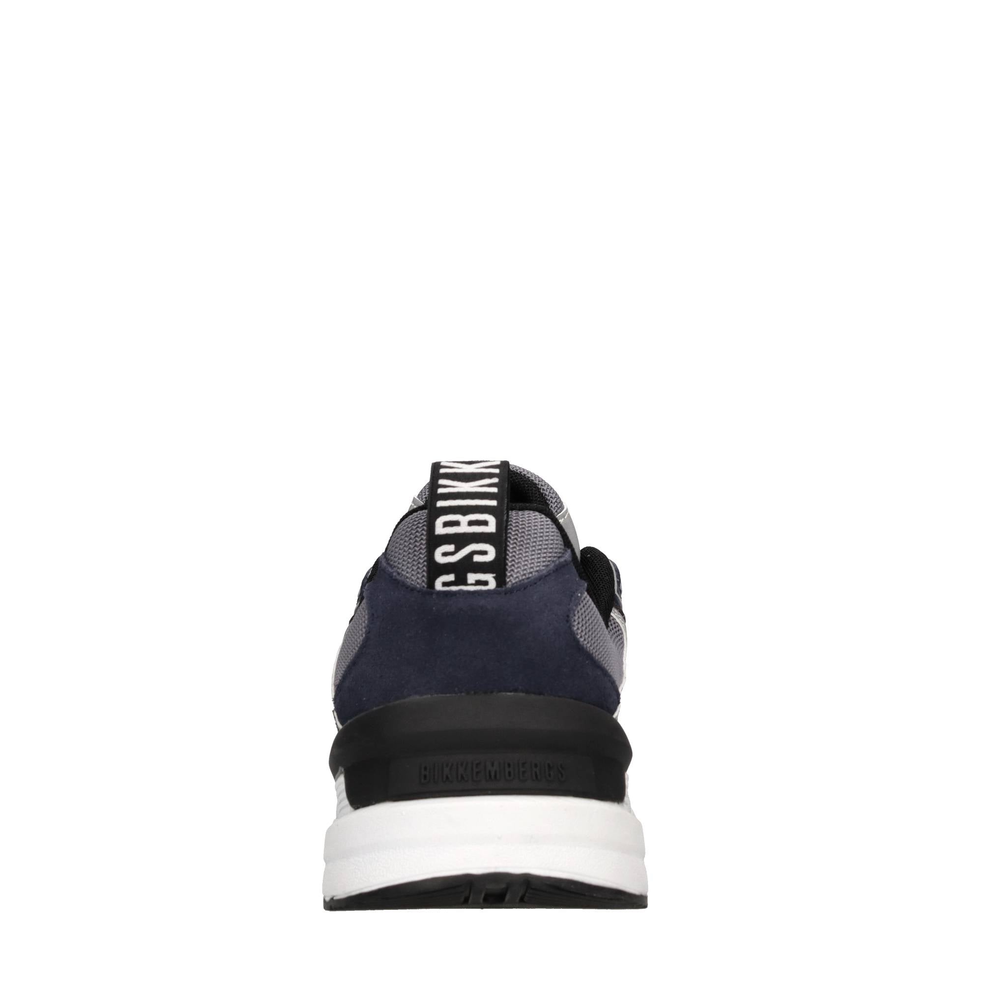 Sneakers in camoscio, ecopelle e tessuto 