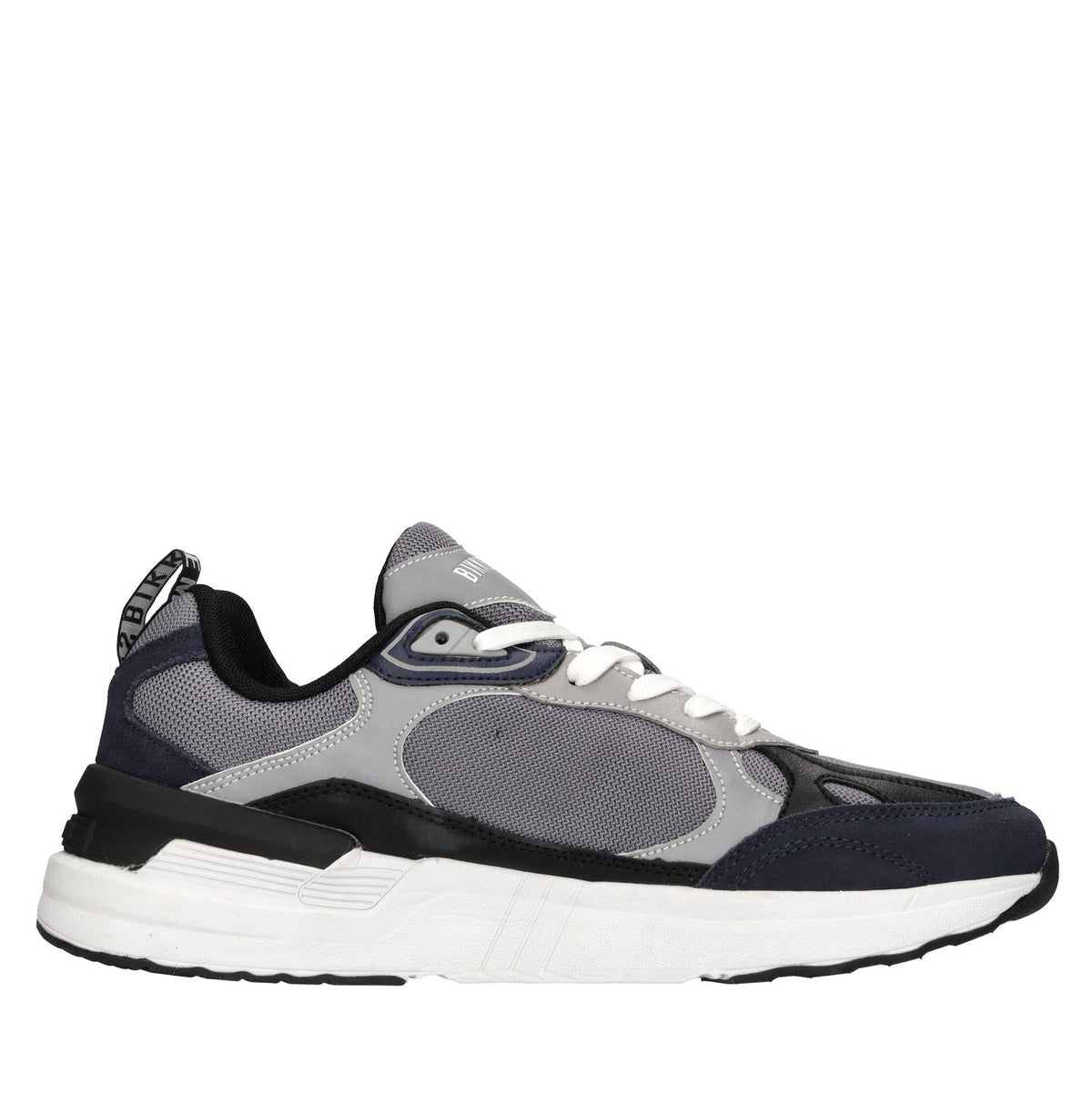 Sneakers in camoscio, ecopelle e tessuto 