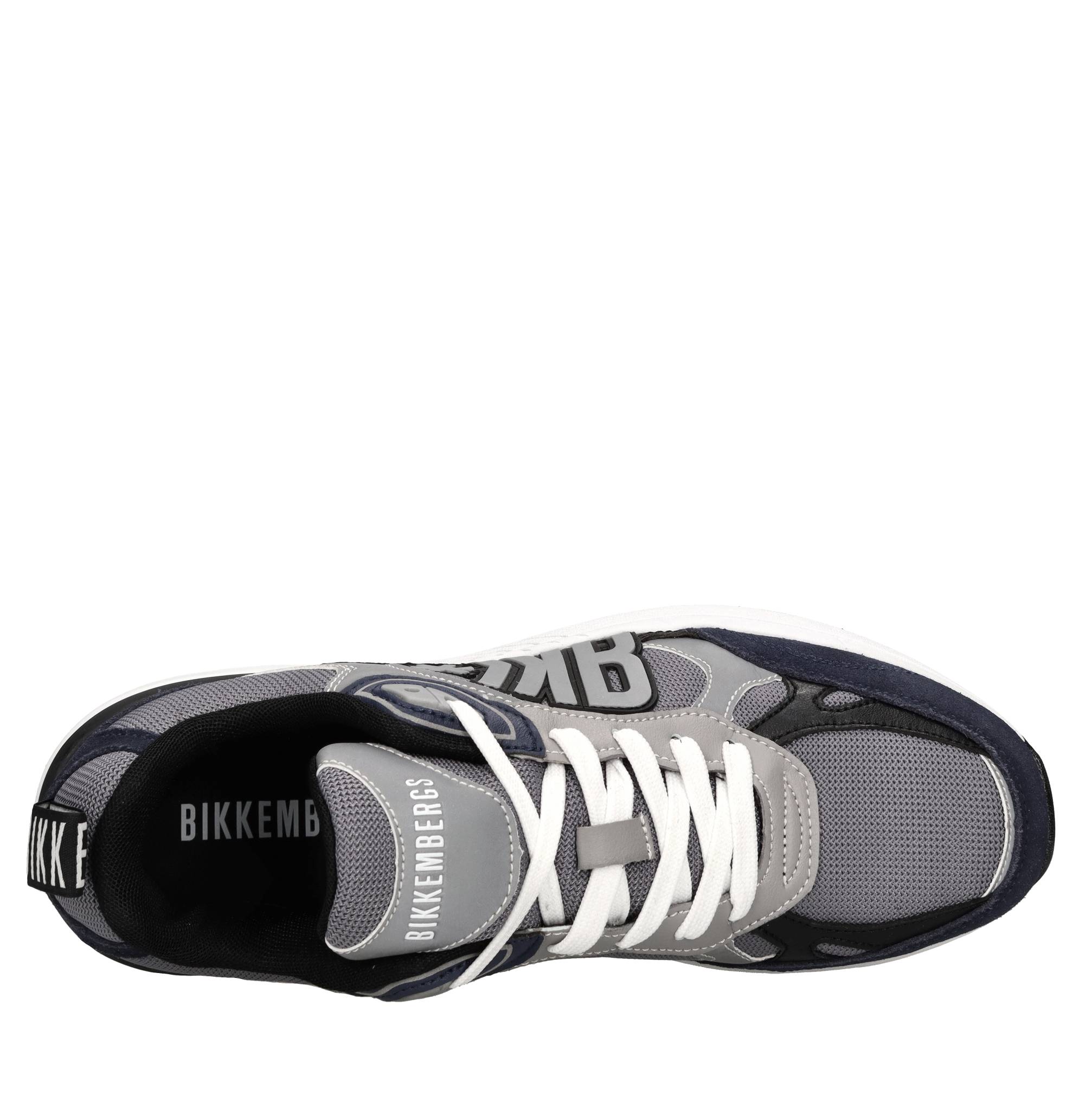 Sneakers in camoscio, ecopelle e tessuto 