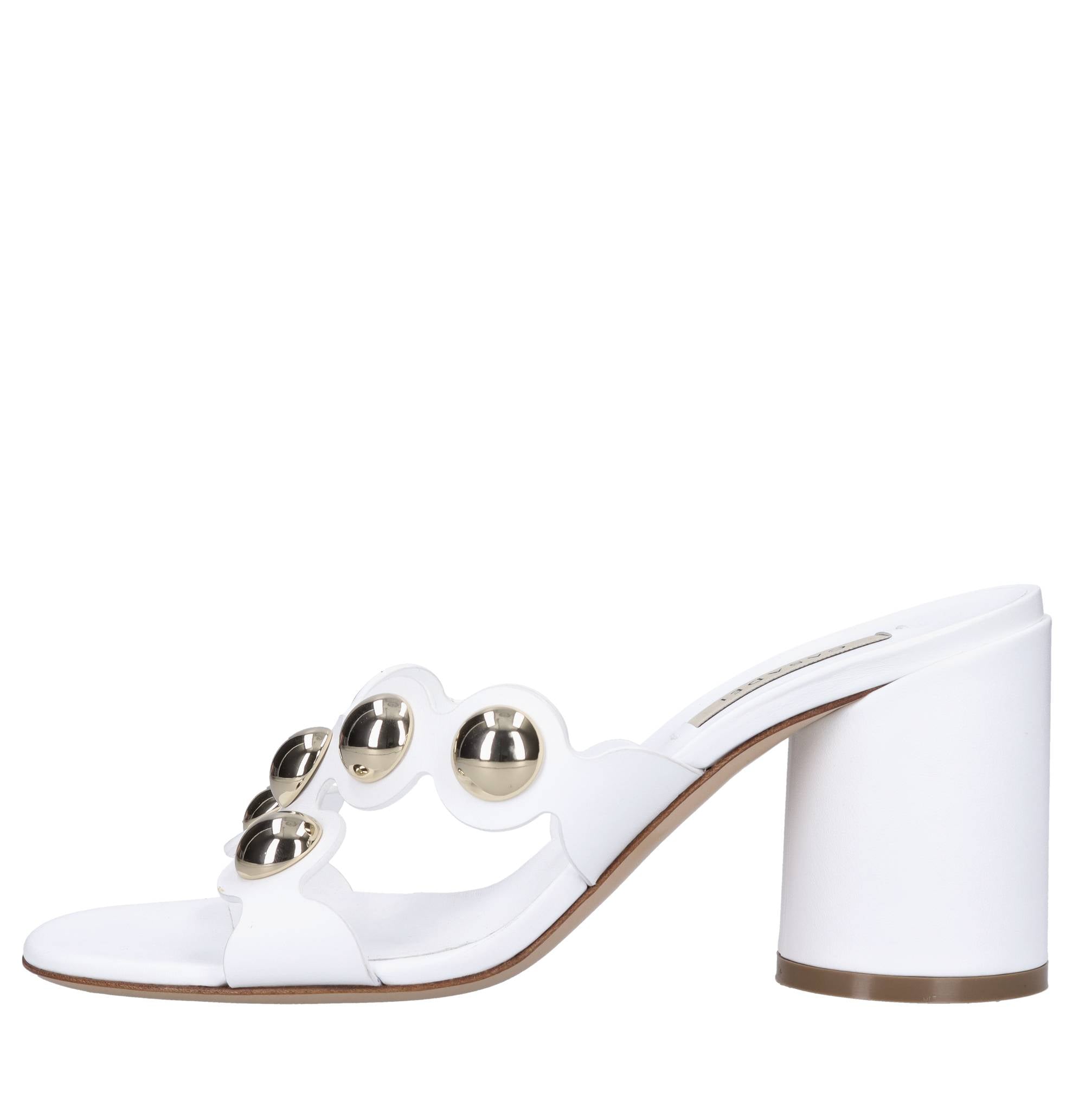 Mules in pelle e borchie 